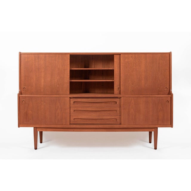 Johannes Andersen Mid-Century Danish Teak Tall Sideboard or Bar Cabinet by Johannes Andersen For Sale - Image 4 of 18