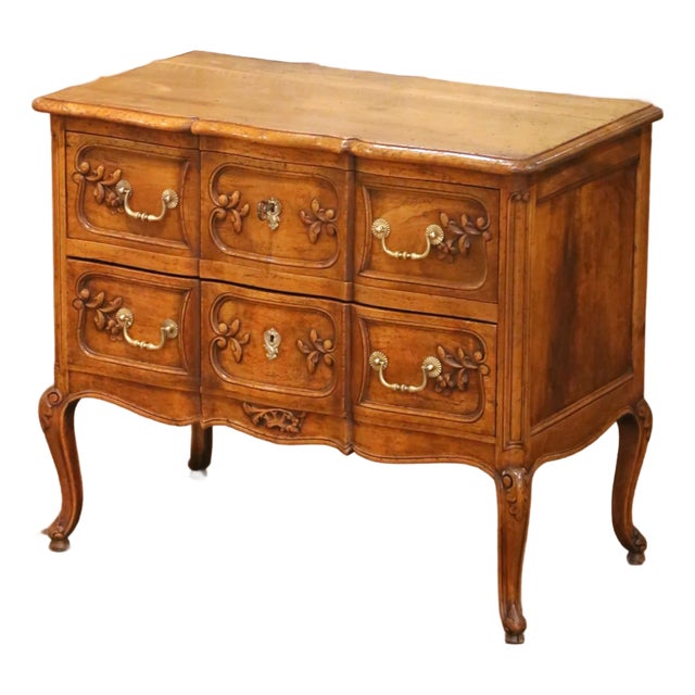 Early 20th Century French Louis XV Carved Walnut Chest of Drawers From Provence For Sale