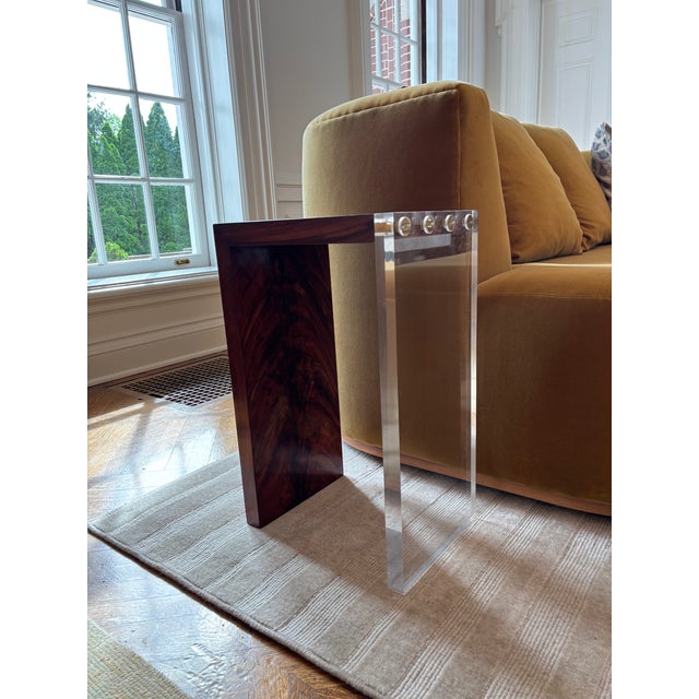 Mid-Century Modern Wood and Acrylic Side Tables With Brass Accents- A Pair For Sale - Image 3 of 6