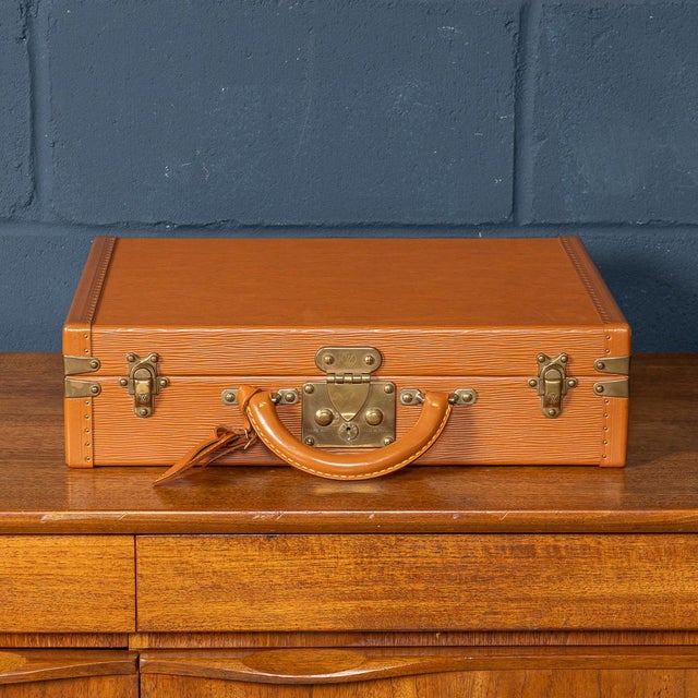 Louis Vuitton 20th Century Presidential Briefcase in Orange Epi Leather from Louis Vuitton, France, 1993 For Sale - Image 4 of 18