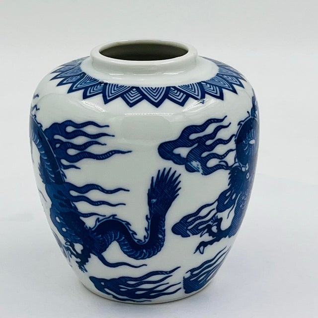 Japanese Vintage Chinoiserie Blue and White Porcelain Dragon Ginger Jar For Sale - Image 3 of 9