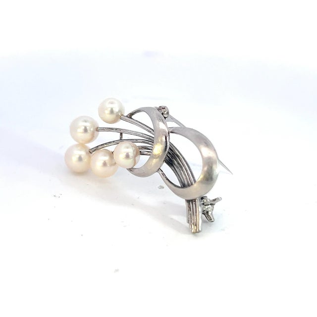 Contemporary 1990s Mikimoto Estate Akoya Pearl Brooch 6.80 mm Silver For Sale - Image 3 of 7