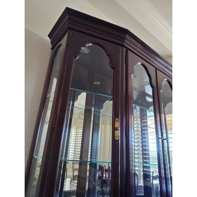 1980s 1980s Ethan Allen Georgian Court China Cabinet For Sale - Image 5 of 8