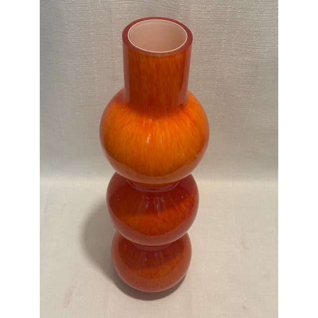 Wood Late 20th Century Modern Global Views Tangerine “ Macchia” Mottled Art Glass Triple Gourd Totem Vase by Turtle and Crane - Palm Beach Regency Style For Sale - Image 7 of 11