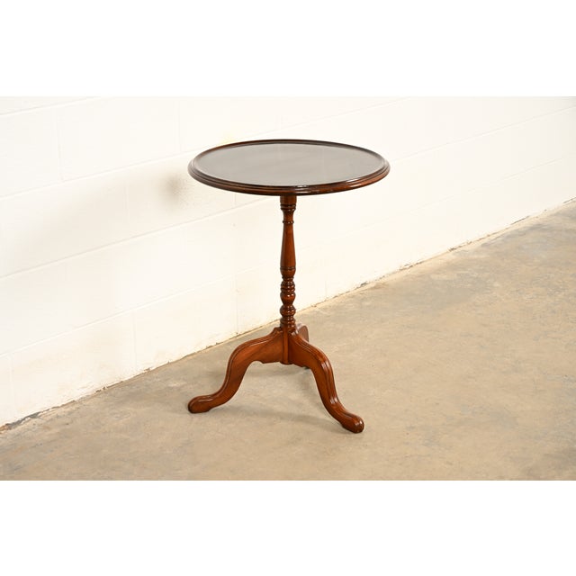 English Imperial Furniture Georgian Mahogany Pedestal Tea Table or Occasional Side Table, Circa 1930s For Sale - Image 3 of 10