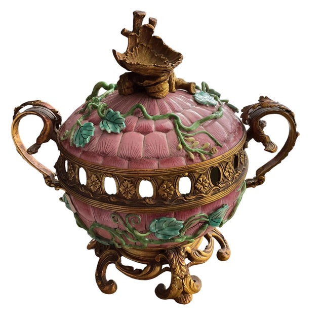 Late 19th Century 19th Century French Gilt-Bronze-Mounted Samson Porcelain Pot-Pourri Vase Att. To l'Escalier De Cristal, France For Sale - Image 5 of 10