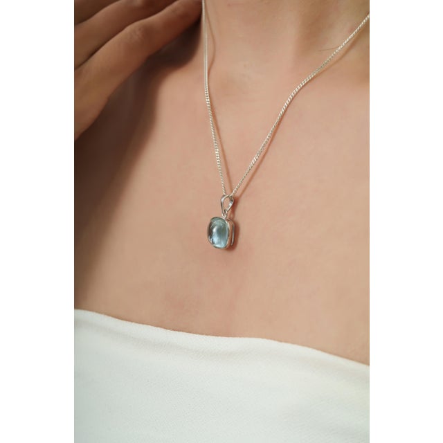 Minimalist Cushion Cut 4.96 Ct Aquamarine Bezel Set Solitaire Pendant in 925 Silver For Sale - Image 6 of 12