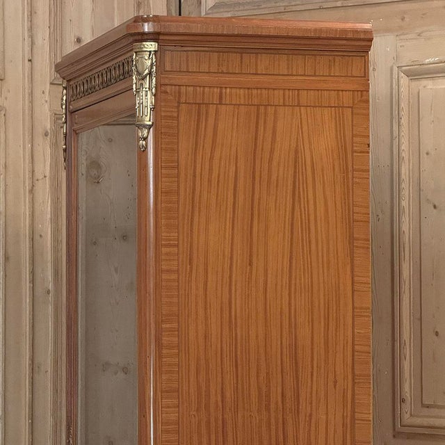 19th Century Parisian Louis XVI Marquetry Bookcase ~ Display Armoire For Sale - Image 14 of 18