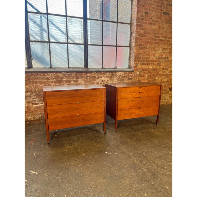 Knoll 1960s Florence Knoll 4 Drawer Walnut Dresser For Sale - Image 4 of 14