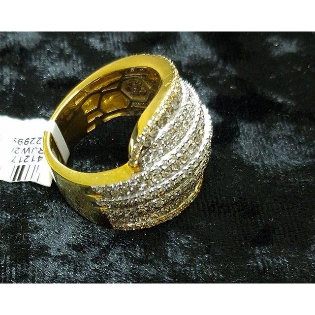 2020s 10k Yellow Gold 2 5/8 CTTW Natural Diamond Cluster Statement Ring, Size 7 For Sale - Image 5 of 8
