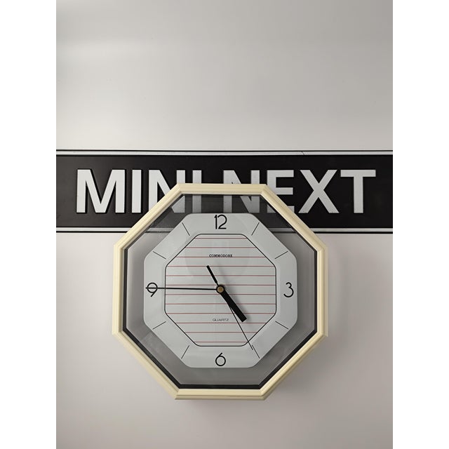 Mid-Century Modern White Quartz Wall Clock by Commodore, 1990s For Sale - Image 3 of 4