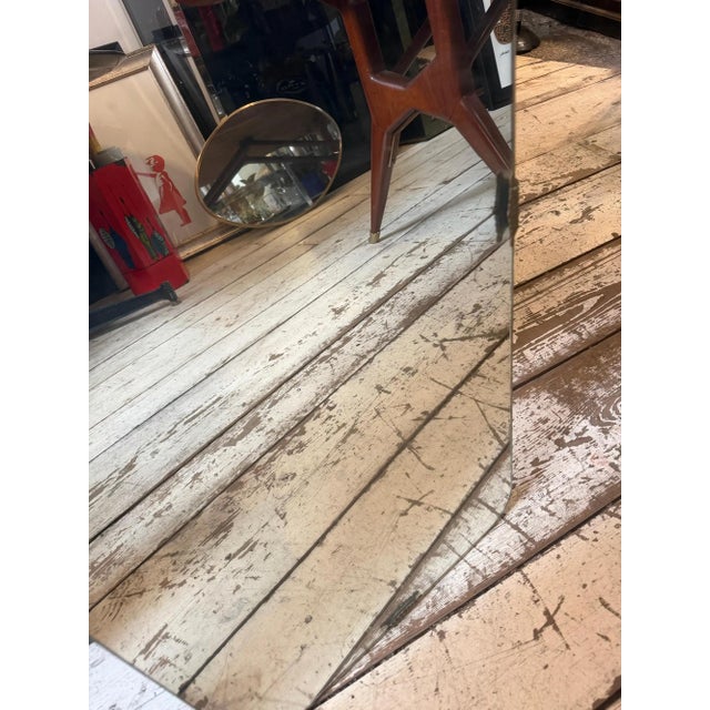 1950s Gio Ponti Style Mid-Century Modern Brass and Glass Biscuit Wall Mirror For Sale - Image 9 of 10