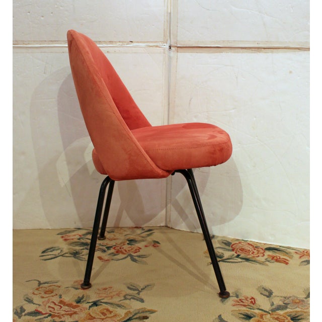 1960s Circa 1960 Set of Six Eero Saarinen Executive Side Chairs For Sale - Image 5 of 6