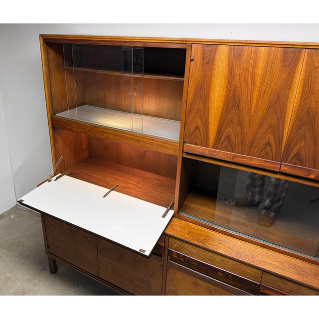1960s Mid Century Modern Walnut & Rosewood Credenza / Hutch by American of Martinsville For Sale - Image 5 of 12