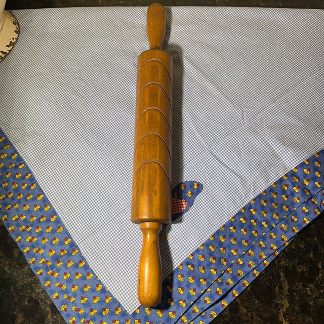 Vintage Wooden Rolling Pin With Carved Decorative Bands For Sale - Image 4 of 12
