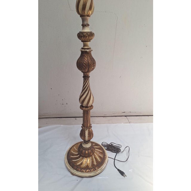 Vintage Italian Carved & Giltwood Floor Lamp For Sale - Image 4 of 10