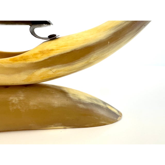 A striking mid-century smoking accessory handcrafted from beautifully figured natural cow horn, fashioned into a sweeping...
