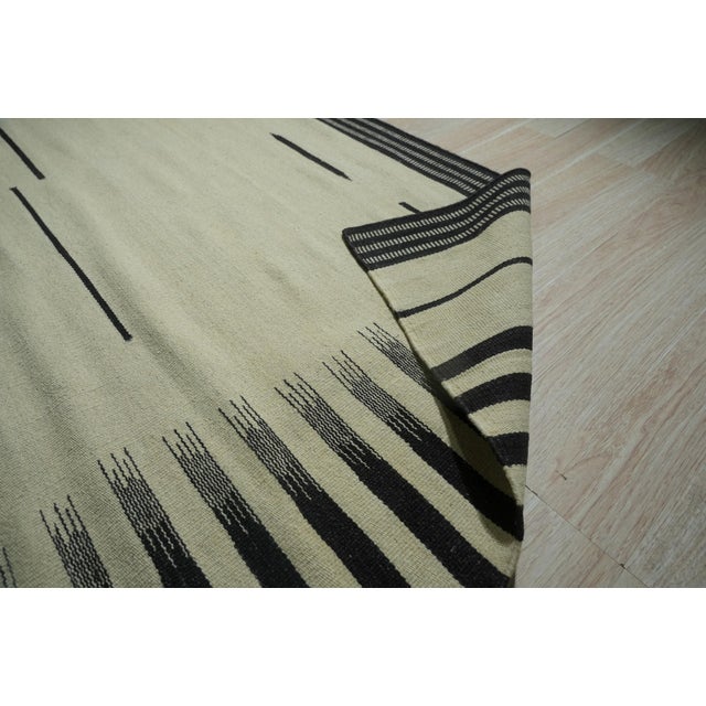 6x9 Sloane Majestic Gray Minimalist Kilim Geometric Modern Flatweave Wool Rug For Sale - Image 9 of 9