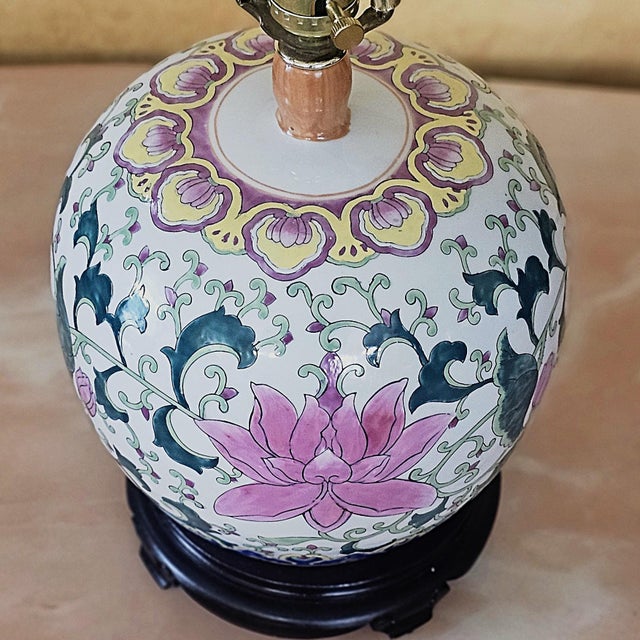 Vintage Chinese Famille Rose Porcelain Ginger Jar Table Lamp – Floral Chinoiserie, 24” For Sale - Image 11 of 18