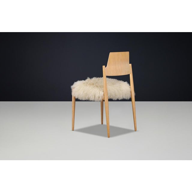 Egon Eiermann 1 of 100+ SE 119 Dining Chairs in Tibetan Ecru Sheepskin attributed to Egon Eiermann, 1950s For Sale - Image 4 of 10