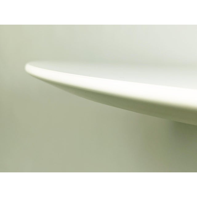 1980s White Cast Aluminum & Laquered Wood Tulip Round Table by Eero Saarinen for Knoll International, 1980s For Sale - Image 5 of 15