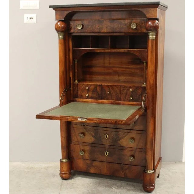 Important secretaire empire In solid walnut and nucle coated, with Belgian black marble top Early 1800s - Empire...
