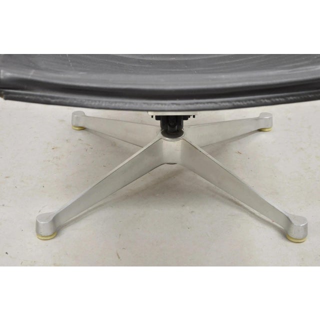 Herman Miller Vintage Herman Miller Charles and Ray Eames Design Swivel Aluminum Group Chair For Sale - Image 4 of 11