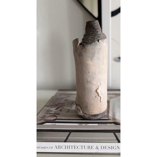 Influenced from the late 19th century and early 20th century, Studio Pottery was a movement that influenced this type of...
