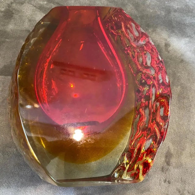 1960s Mandruzzato Mid-Century Modern Red and Yellow Sommerso Murano Glass Vase For Sale - Image 6 of 7