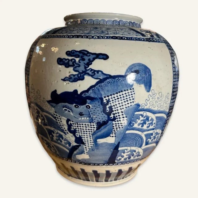 Chinese 18th Century Chinese Blue and White Porcelain Jar For Sale - Image 3 of 8