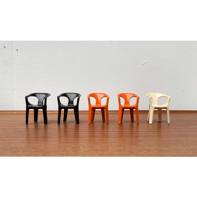 300 Monobloc Small Deco Chairs by Henry Massonnet for Stamp, France, 1970s, Set of 5 For Sale - Image 4 of 18
