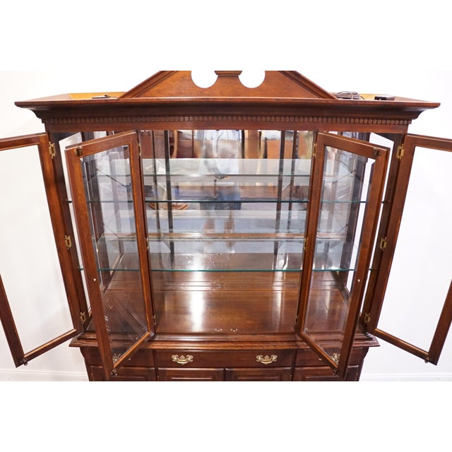 Cresent Furniture Solid Cherry Traditional Style 75" Buffet W. Lighted Display Pediment China Cabinet 8252 8272 For Sale In Kansas City - Image 6 of 18