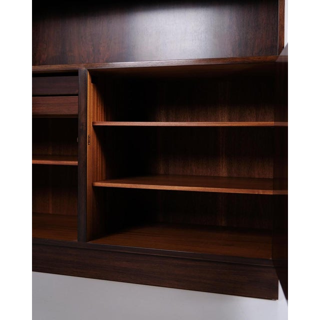 1960s Model 5 Bookcase in Rosewood by Gunni Omann for Poul Hundevad, 1960s For Sale - Image 5 of 14