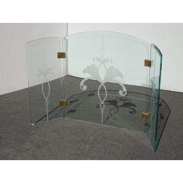 1980s Fireplace Screen With Three Panel Floral Etched Glass and Brass Hinges For Sale - Image 5 of 18