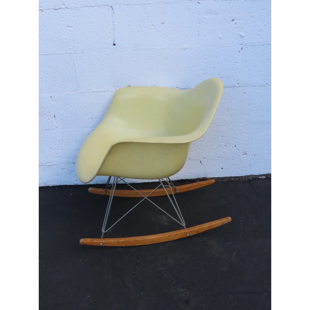 Herman Miller Eames Fiberglass Shell Rocking Chair 1960s Parchment Color 6641 For Sale - Image 18 of 18