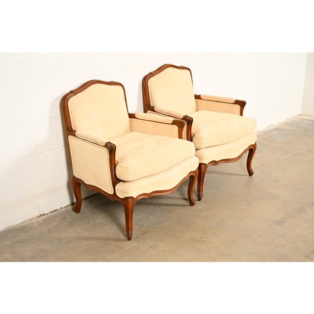 1980s Baker Furniture French Provincial Louis XV Carved Fruitwood Bergère Chairs, Pair For Sale - Image 5 of 14