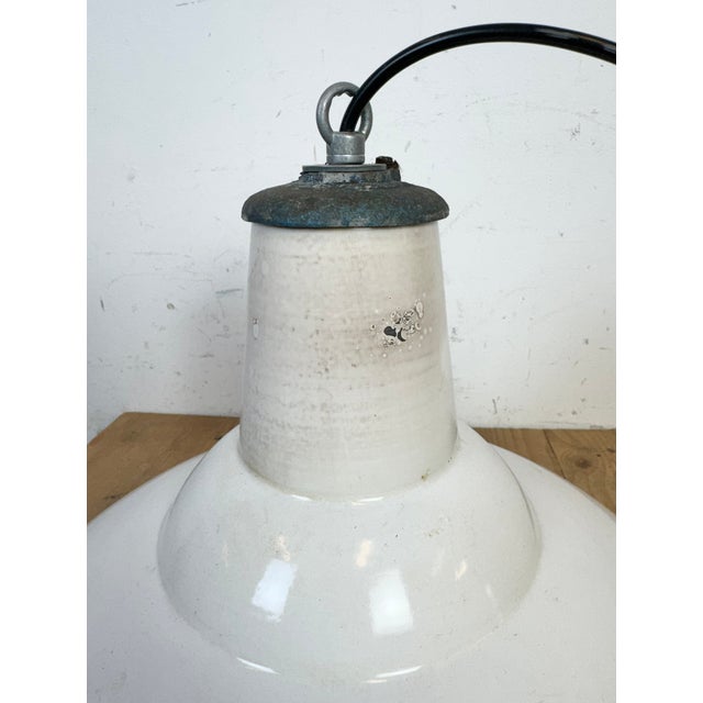 Industrial British White Enamel Factory Pendant Lamp from Benjamin, 1960s For Sale - Image 11 of 18