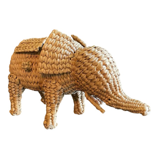Late 20th Century Mexican Artisan Woven Elephant Box With Hinged Lid For Sale