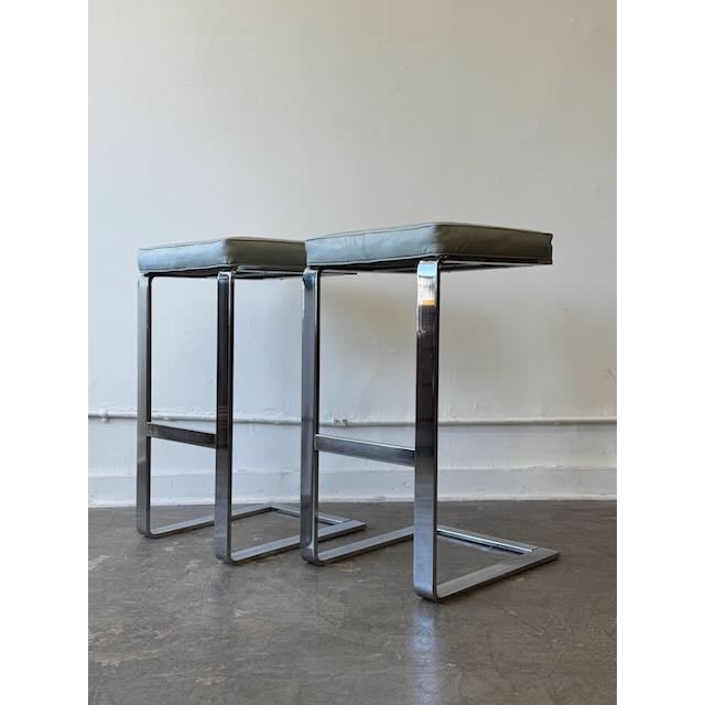 Mid-Century Modern Vintage Pair of Milo Baughman Style Barstools in Blue-Gray Alligator Vinyl For Sale - Image 3 of 11
