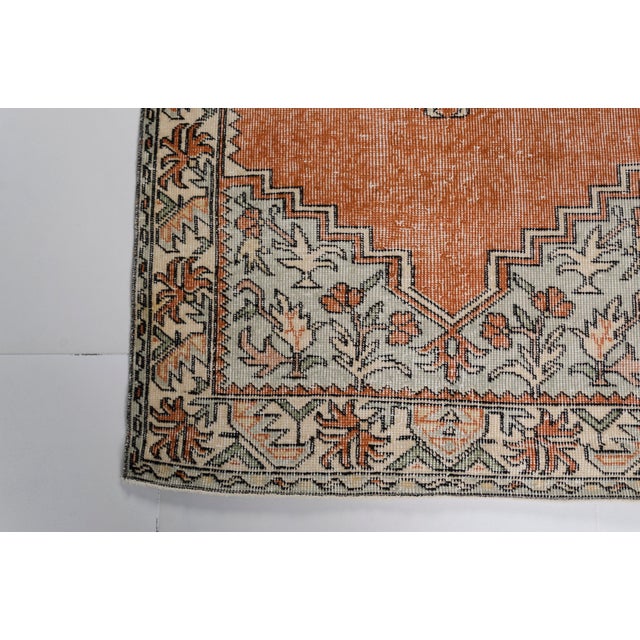 Terra Cotta Mid 20th Century Neutral Coastal Farmhouse Rug For Sale - Image 8 of 8