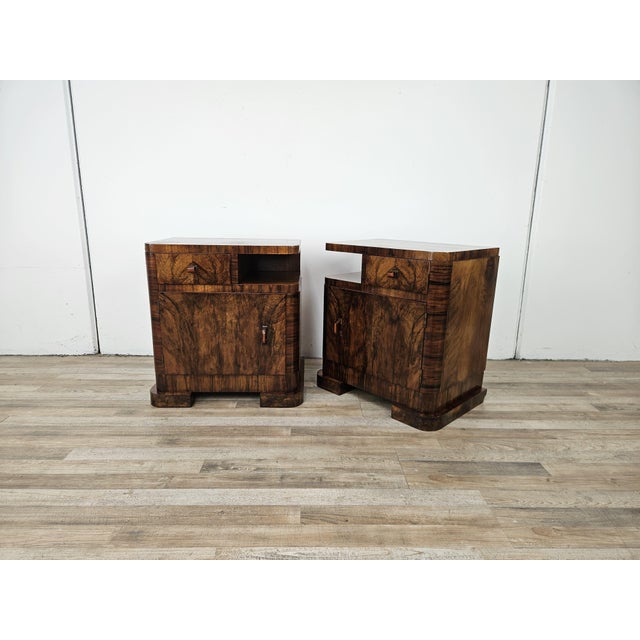 Art Deco Linear and Geometric Bedside Tables in Walnut Burl, 1940, Set of 2 For Sale - Image 4 of 18
