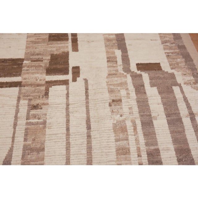 Nazmiyal Collection Large Contemporary Area Rug For Sale In New York - Image 6 of 8