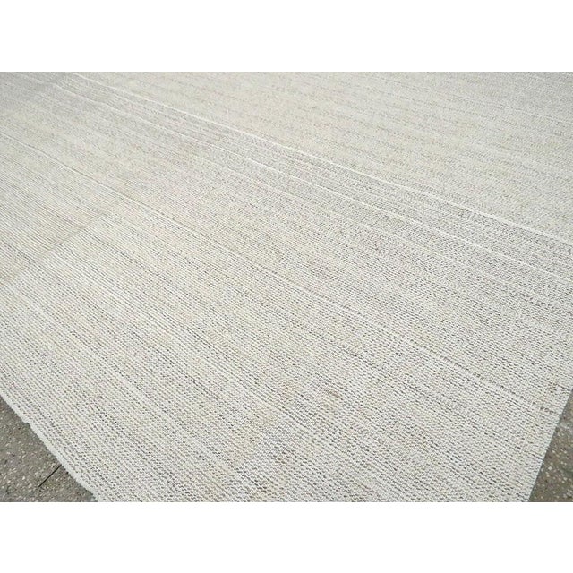 Ivory Galerie Shabab Collection Mid-20th Century Handmade Turkish Flat-Weave Kilim Room Size Carpet For Sale - Image 8 of 10