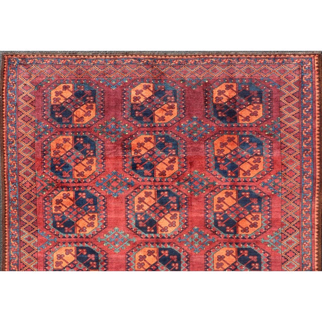 This Turkomen Ersari rug has been hand-knotted in the finest wool. The rug features a repeating sub-geometric Gul design...