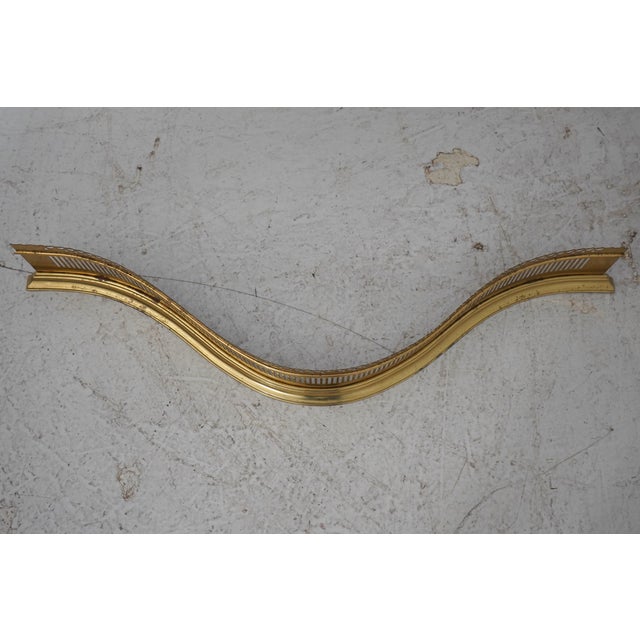 Traditional Virginia Metalcrafters Colonial Williamsburg Brass Fireplace Fender For Sale - Image 3 of 12