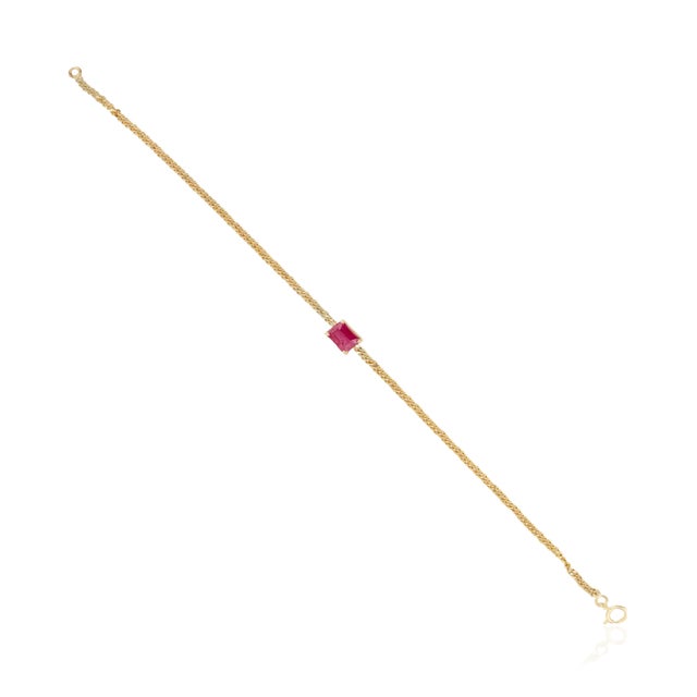 English 1.28ct Emerald-Cut Ruby Station Bracelet in 14k Yellow Gold Curb Chain For Sale - Image 3 of 11