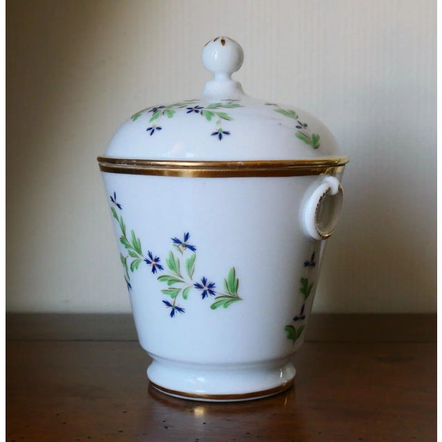 French Antique Early 19th Century French Empire Old Paris Porcelain Urn Shaped Sucrier Sugar Bowl in Cornflower Sprig For Sale - Image 3 of 11