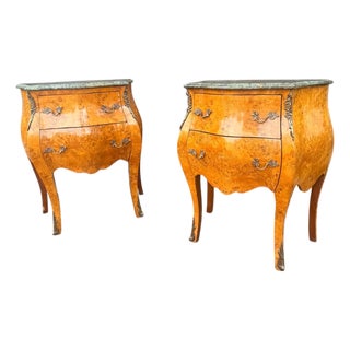 1970s Pair of French Louis XV Style Burl Wood Bombe Nightstands With Green Marble Tops & Bronze Mounts For Sale