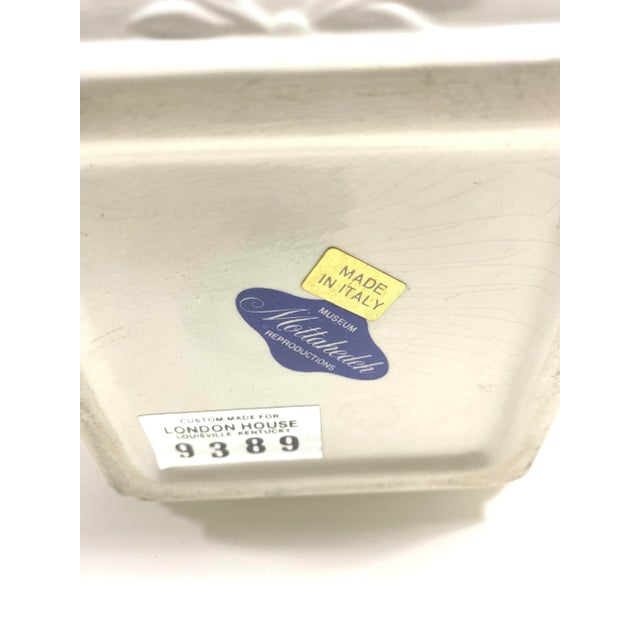 Mottahedeh “Musee Des Arts” Blanc De Chine Chinoiserie Porcelain Planter Cachepot – Italian Made Relief Scene For Sale - Image 9 of 9