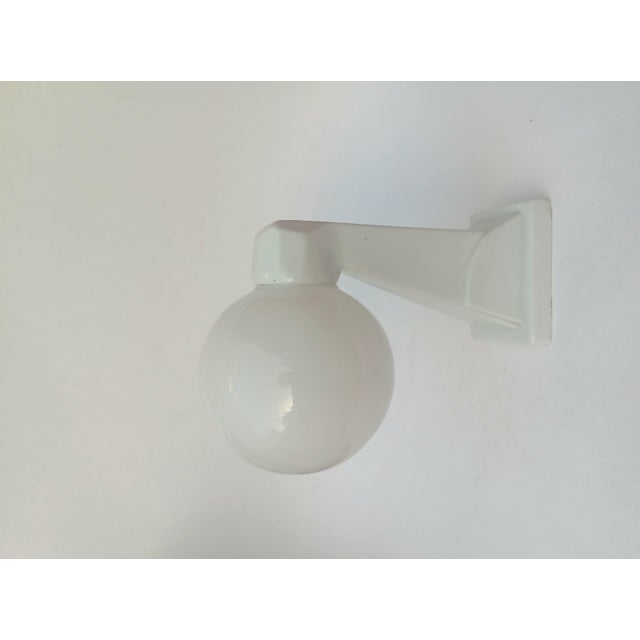Art Deco Porcelain Bathroom Wall Light, 1930s, in Very Good conditions. Designed 1920 to 1949 Up to 250V (Europe/UK...